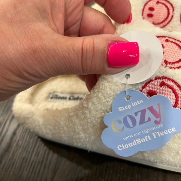 Moon Cake memory foam cloudsoft fleece cusiony comfort new smiley faced slippers - Picture 6 of 6